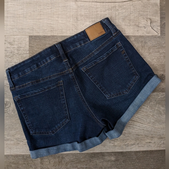 AERO Dark Denim Low Rise Midi Rolled Shorts Size 6 - Picture 4 of 7